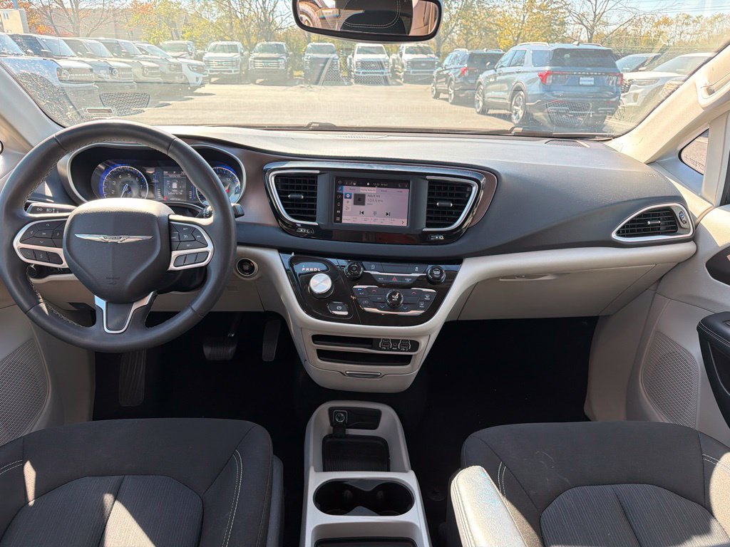 Used 2023 Chrysler Voyager LX FWD image 5