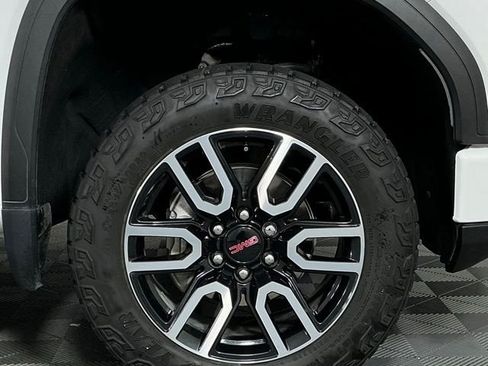 Used 2023 GMC Sierra 1500 AT4 w/ AT4 Premium Package AWD/4WD image 8