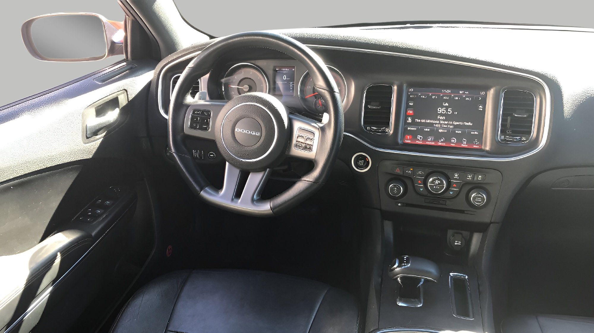 Used 2014 Dodge Charger SXT RWD image 4
