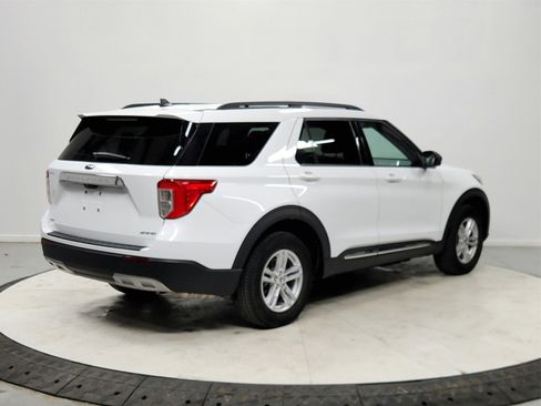 Used 2024 Ford Explorer XLT w/ Equipment Group 202A image 7