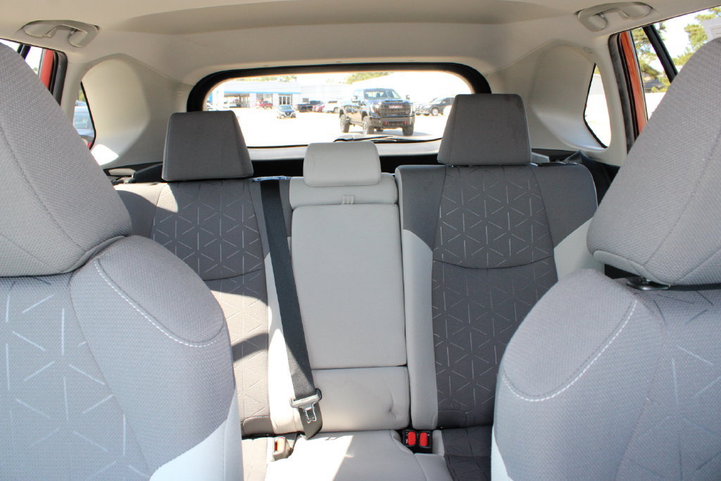 Used 2020 Toyota RAV4 XLE w/ Convenience Package FWD image 13