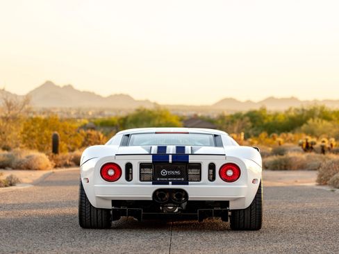 Used 2005 Ford GT RWD image 7