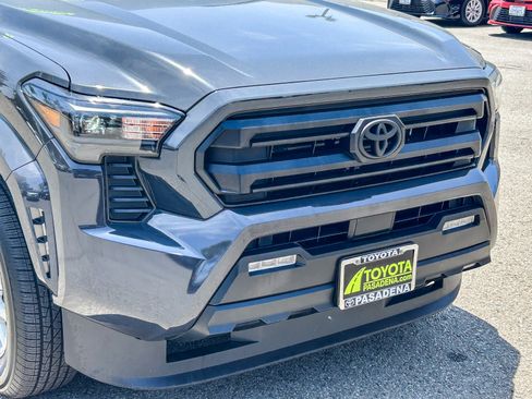 Used 2025 Toyota Tacoma SR5 AWD/4WD image 5