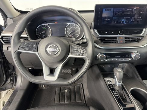 Used 2025 Nissan Altima 2.5 SV w/ SV Special Edition Package AWD/4WD image 3