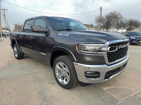 Used 2025 RAM 1500 Big Horn AWD/4WD image 4