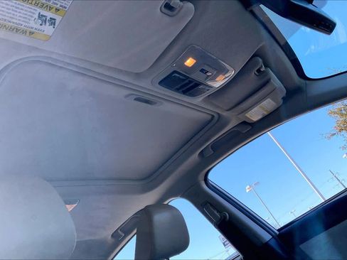 Used 2017 Subaru Crosstrek 2.0i Limited image 14