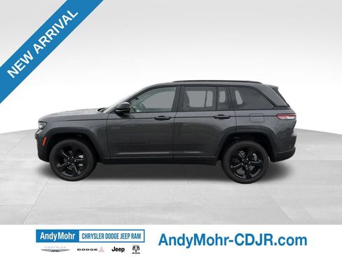 Used 2024 Jeep Grand Cherokee Limited w/ Luxury Tech Group II AWD/4WD image 4