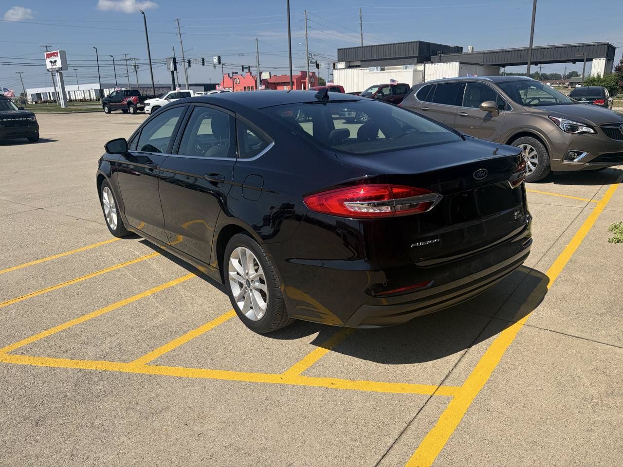 Used 2020 Ford Fusion SE FWD image 5