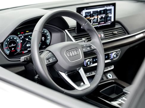 Certified 2025 Audi Q5 2.0T Premium Plus w/ Premium Plus Package image 9