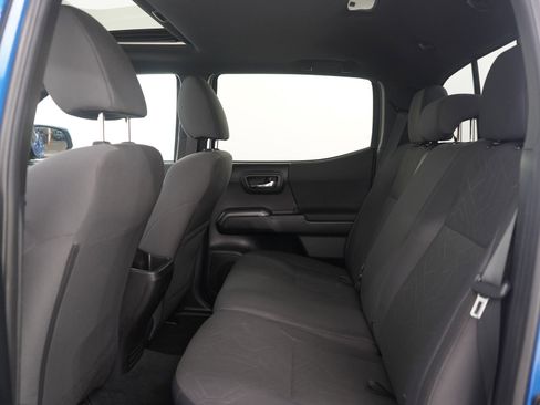 Used 2016 Toyota Tacoma TRD Sport image 19