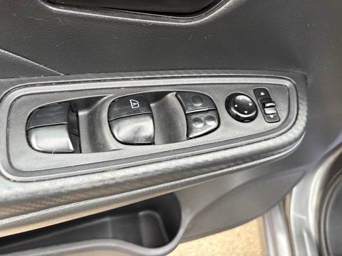 Used 2020 Nissan Versa S image 26