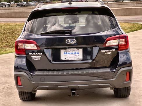 Used 2018 Subaru Outback 3.6R Touring AWD/4WD image 6