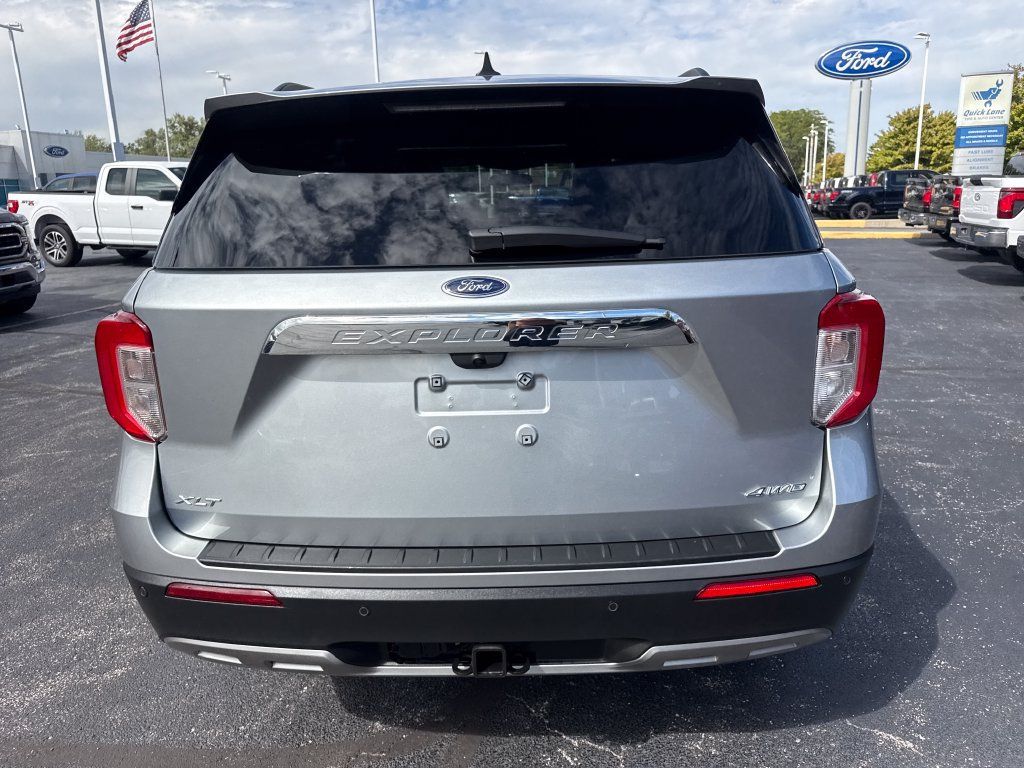Used 2024 Ford Explorer XLT w/ Equipment Group 202A AWD/4WD image 8