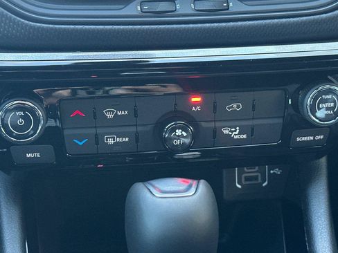 New 2026 Jeep Compass Latitude image 17