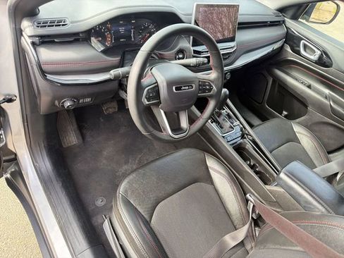 Used 2025 Jeep Compass Trailhawk image 10