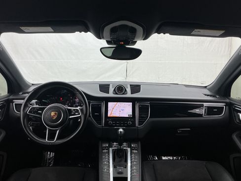 Used 2018 Porsche Macan AWD/4WD image 27