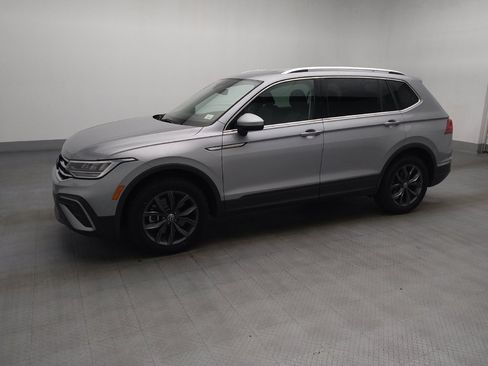 Used 2023 Volkswagen Tiguan SE FWD image 2