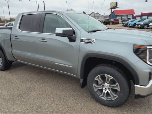New 2026 GMC Sierra 1500 SLE image 2