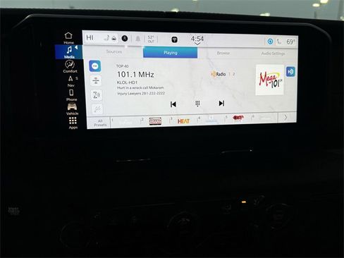 Used 2024 Jeep Gladiator Rubicon w/ Technology Group image 16