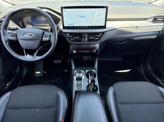 Used 2025 Ford Escape SE FWD video 2
