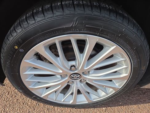 Certified 2020 Toyota Camry XLE image 9