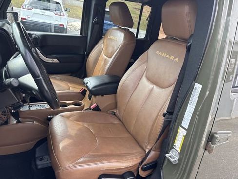 Used 2015 Jeep Wrangler Unlimited Sahara w/ Connectivity Group image 9
