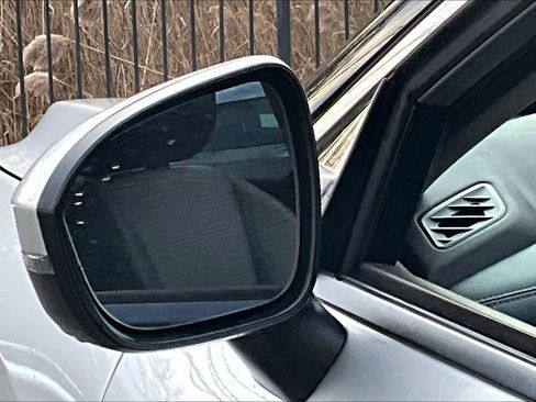 Used 2021 Nissan Rogue SV image 13