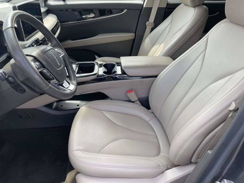 Used 2023 Lincoln Nautilus AWD w/ Premium Package image 13