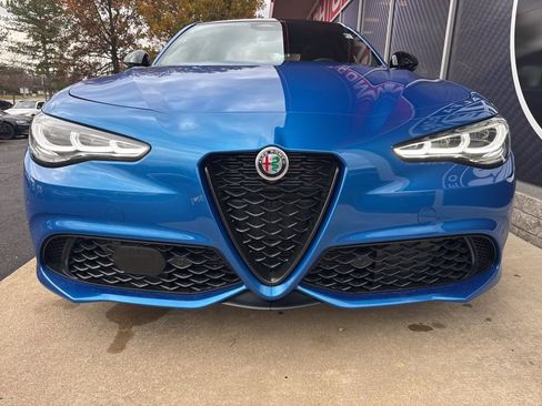 New 2025 Alfa Romeo Giulia AWD w/ Veloce Package AWD image 6
