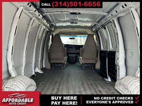 Used 2017 Chevrolet Express 2500 image 5