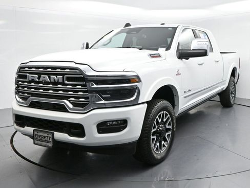 Used 2025 RAM 2500 Limited AWD/4WD image 3