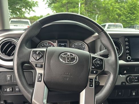 Used 2021 Toyota Tacoma SR5 RWD image 31