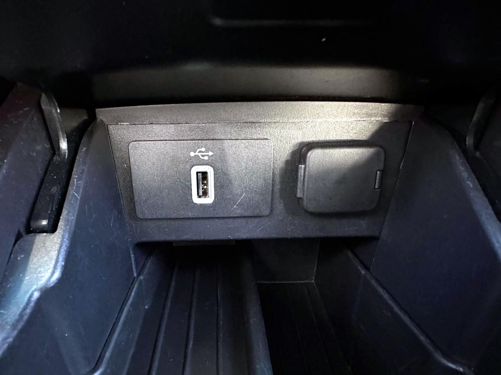 Used 2017 Ford Explorer XLT AWD/4WD image 25