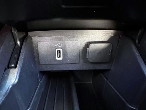 Used 2017 Ford Explorer XLT w/ Equipment Group 202A AWD/4WD image 25