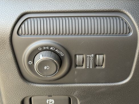 Used 2025 Jeep Wagoneer Series II AWD/4WD image 25