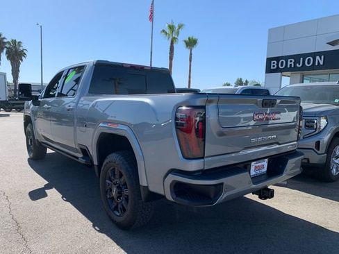 Used 2025 GMC Sierra 2500 AT4 w/ AT4 Premium Plus Package AWD/4WD image 9