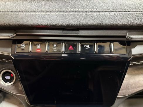 Certified 2023 Jeep Grand Cherokee L Limited w/ Black Appearance Package image 15