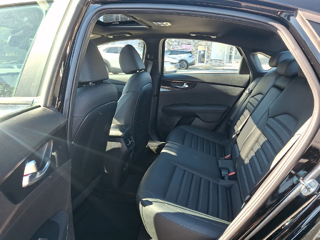 Used 2023 Kia Forte GT-Line w/ GT-Line Premium Package FWD image 9