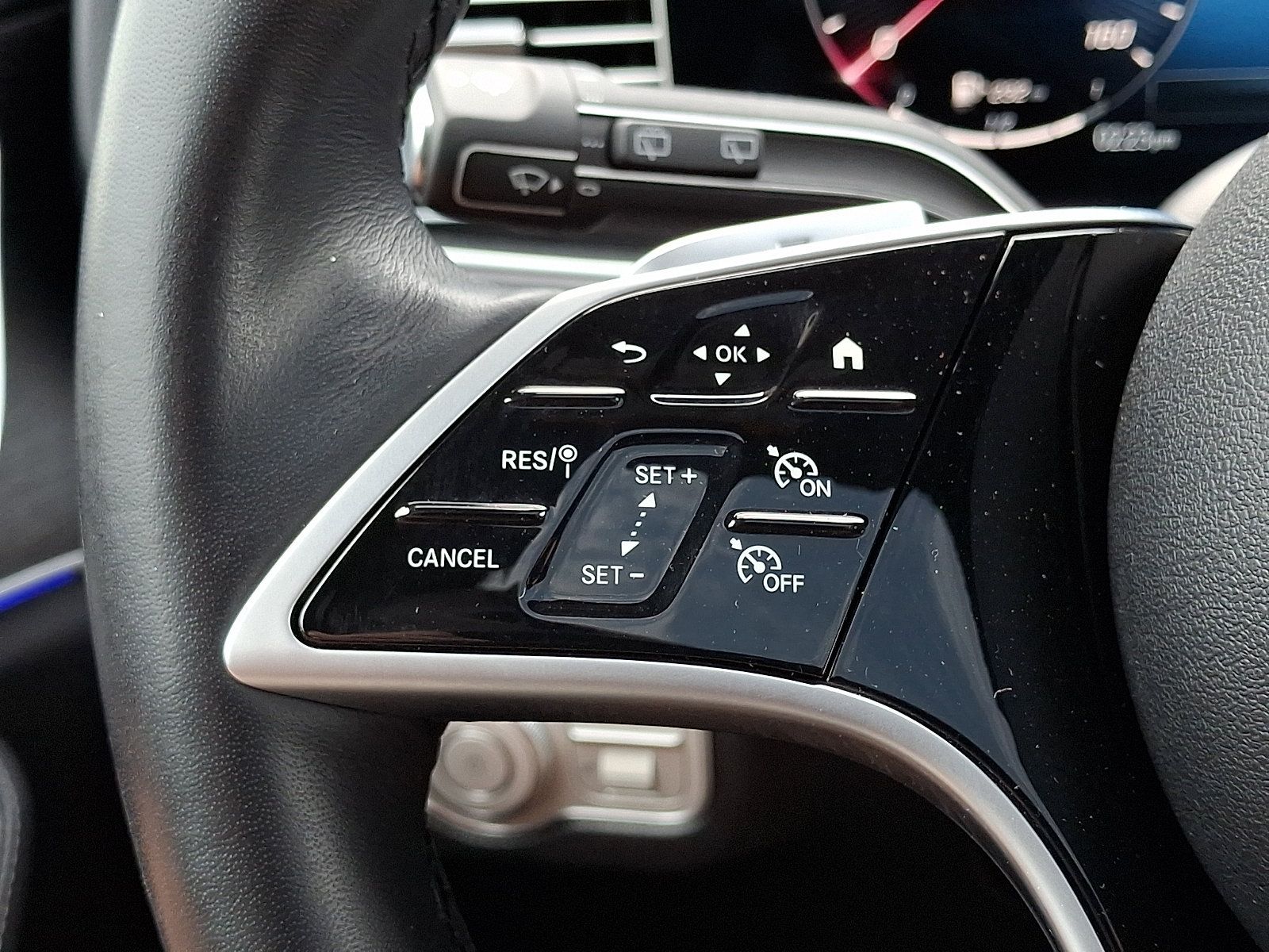Certified 2025 Mercedes-Benz GLE 450 4MATIC image 23