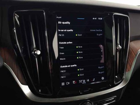 Used 2025 Volvo V60 B5 Cross Country Plus image 27