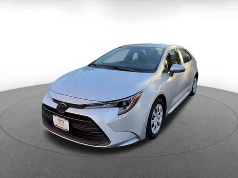 Used 2025 Toyota Corolla LE image 6