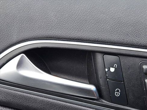 Used 2017 Mercedes-Benz GLA 250 4MATIC image 9