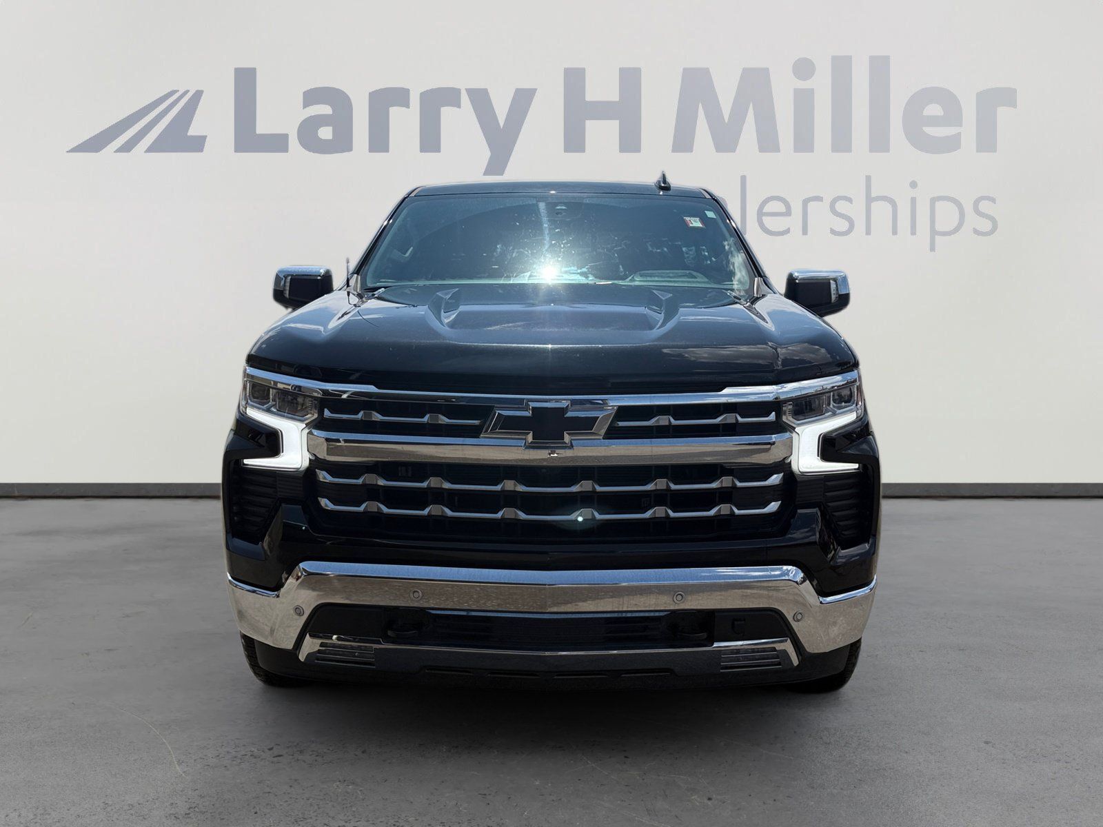 Used 2024 Chevrolet Silverado 1500 LTZ AWD/4WD image 8