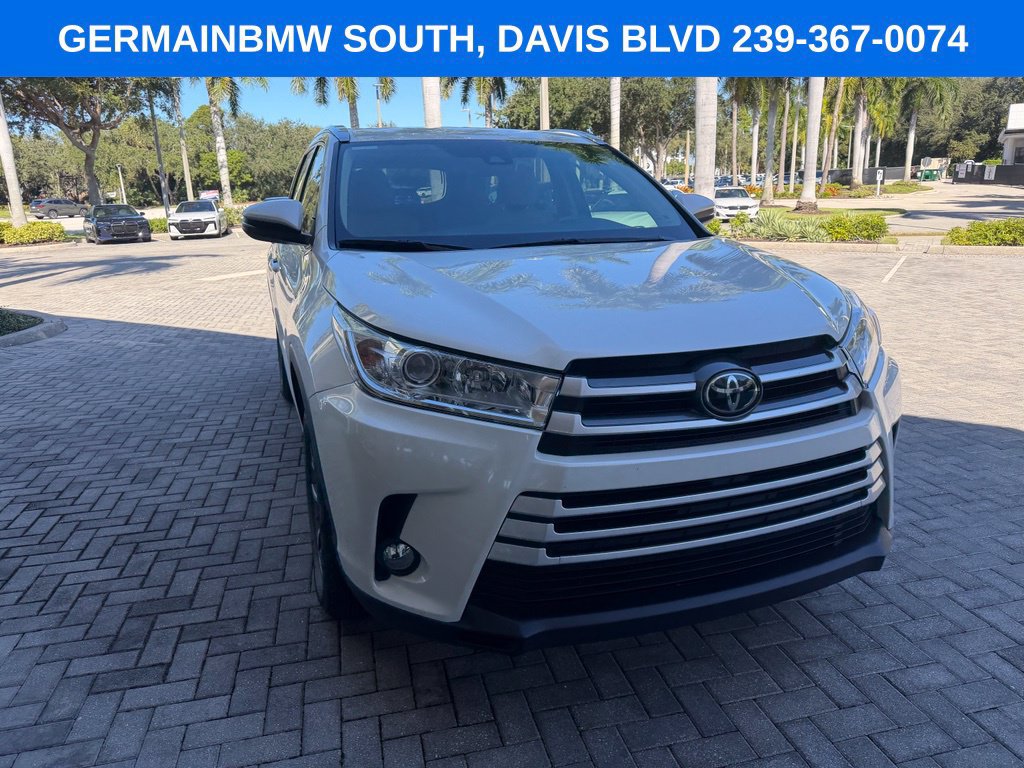 Used 2019 Toyota Highlander XLE FWD image 5