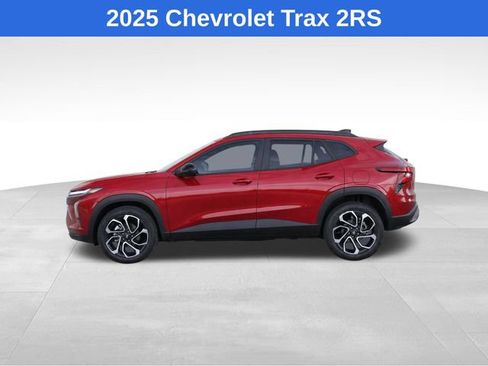 Used 2025 Chevrolet Trax RS w/ Sunroof Package FWD image 2