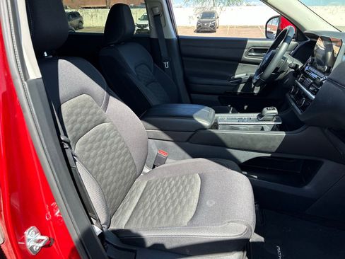 Used 2024 Nissan Pathfinder SV w/ Black Appearance Package image 11