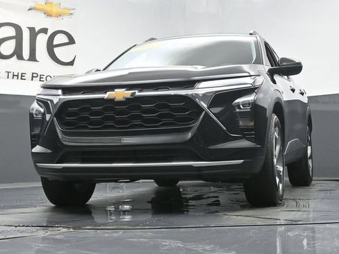 Used 2025 Chevrolet Trax LT FWD image 56