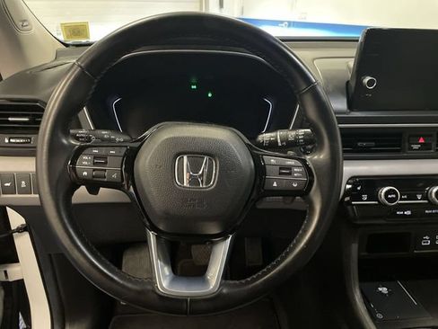 Certified 2025 Honda Pilot Touring image 14