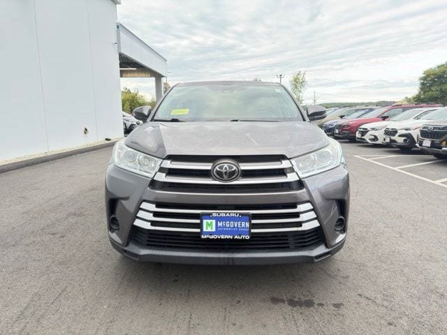 Used 2018 Toyota Highlander LE AWD/4WD image 2