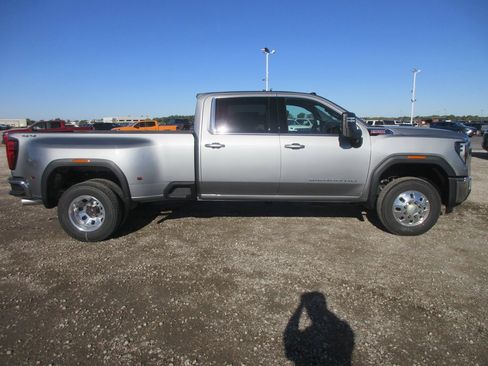 New 2026 GMC Sierra 3500 SLE w/ SLE Value Package image 3